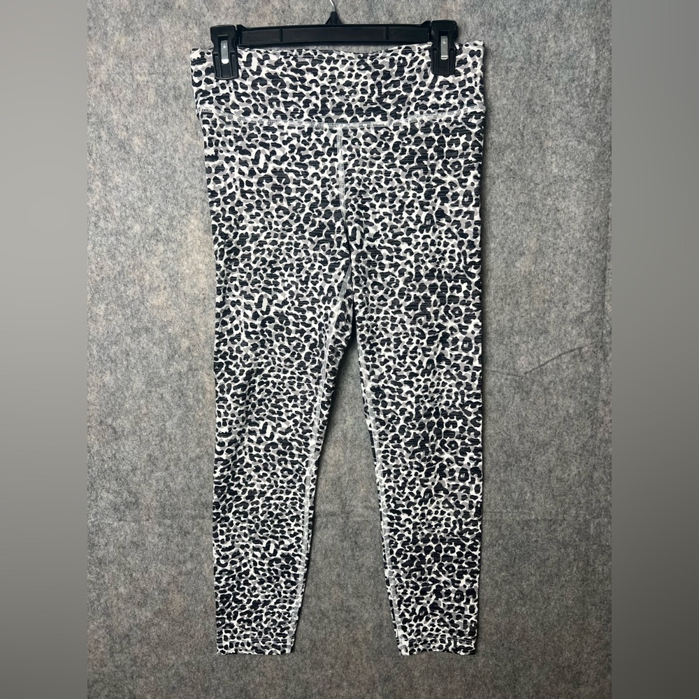 Outdoor Voices Woman Medium Snow Leopard Print‎ TechSweat Flex 7/8 Leggings